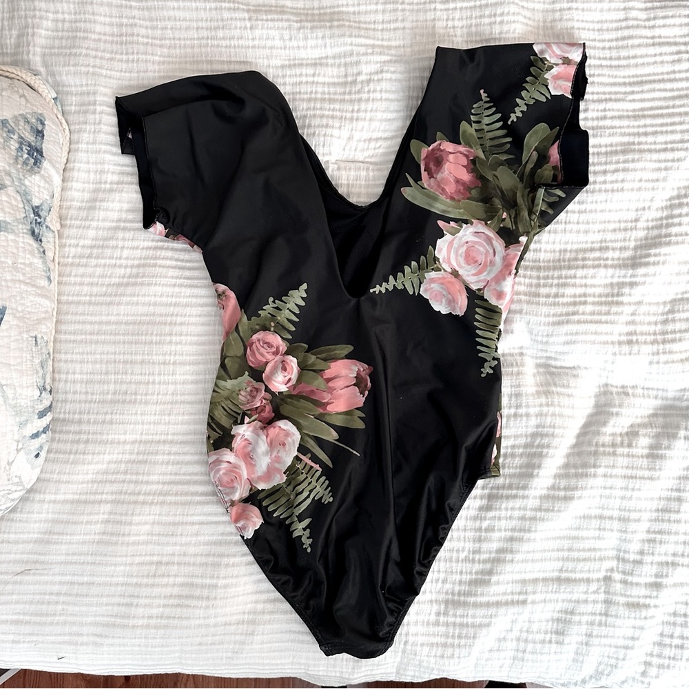 Albion Swimsuit One Piece Size M